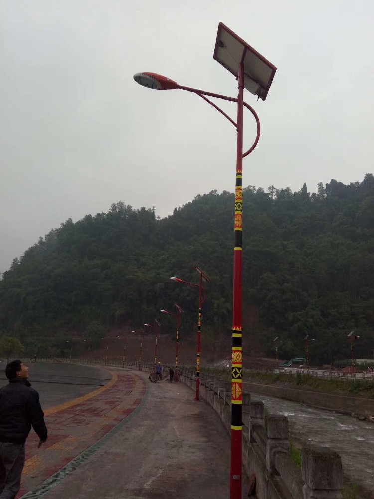 民(mín)族特色太陽能(néng)路燈