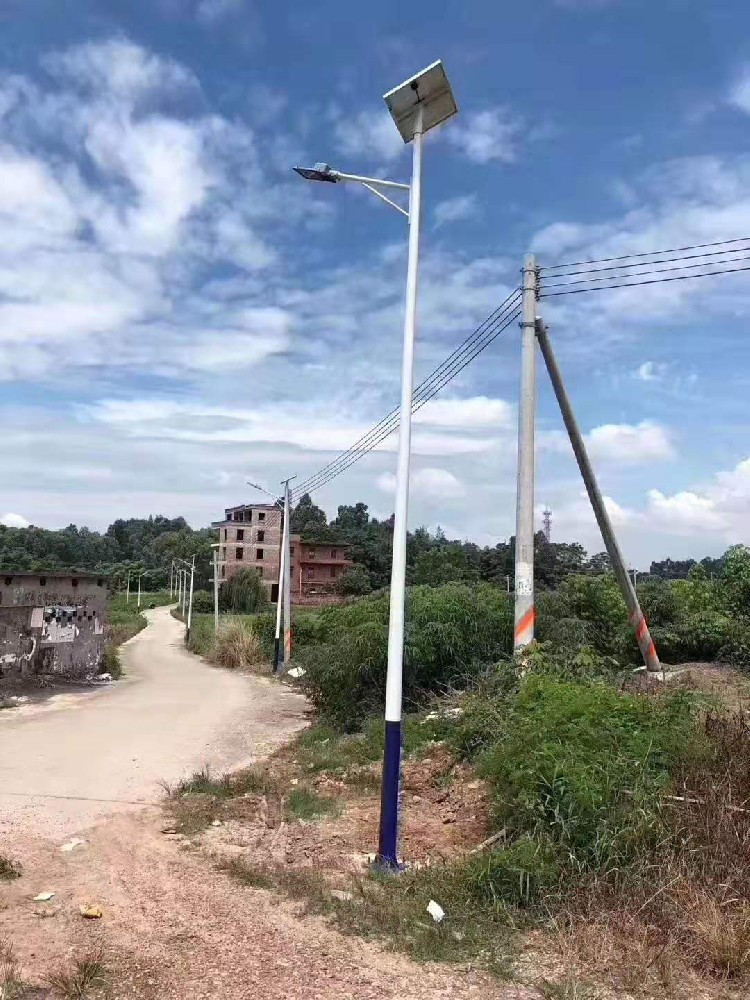 農村太陽能(néng)路燈